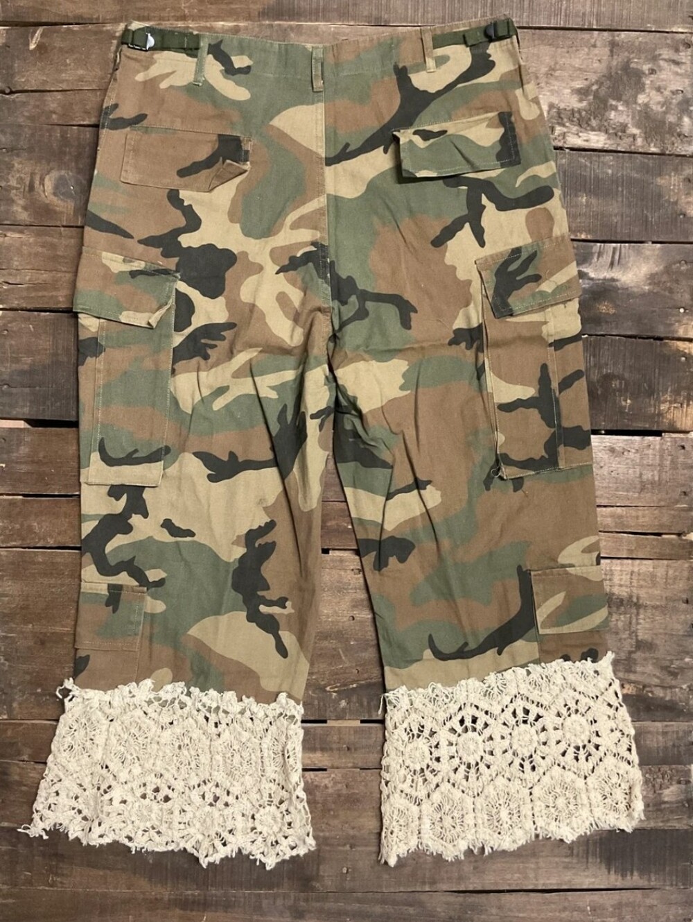 🔥BRAND NEW Wayward Soul Pants, Jaded Gypsy,Camo Cargo Cropped W/ Cream Lace Hem - Picture 2 of 3